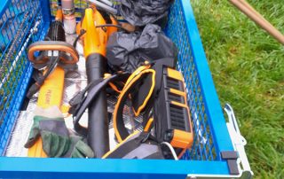 TEM – Chariot électrique pour espaces verts avec ridelles escamotables grillagées – BUPO France 15