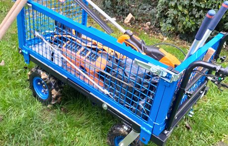 TEM – Chariot électrique pour espaces verts avec ridelles escamotables grillagées – BUPO France 16